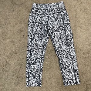 Marika stretch leggings in black and white marble design. Size M. Brand new